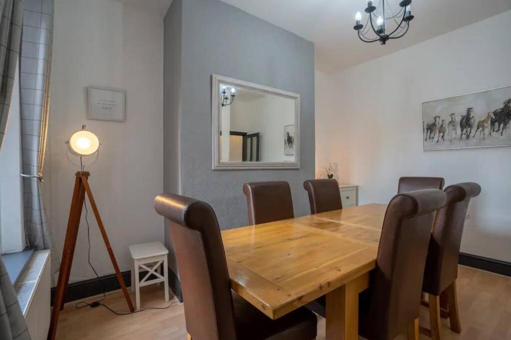 Spacious Town House Lytham St Annes Exterior photo