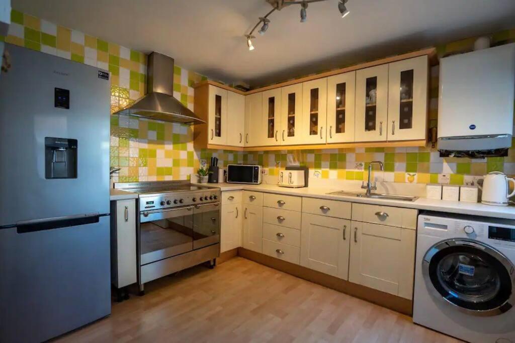 Spacious Town House Lytham St Annes Exterior photo